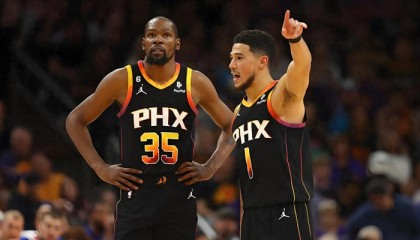 近五场场均28.8分4.2记3分，太阳泪目了，这就是交易杜兰特的价值|布鲁克斯|德雷蒙德·格林|凯文·杜兰特|火箭|灰熊_新浪体育_新浪新闻