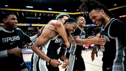 热点资讯-包揽四项月度大奖，创造NBA历史！这队等了10年，终于彻底崛起了