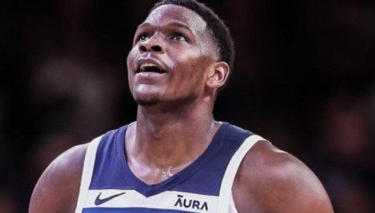 魔术师回怼爱德华兹狂妄言论：不和没冠军的人对话