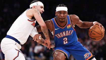 足球-联盟第一演技？尼克斯惜败雷霆，主帅迈克·布朗赛后狂酸亚历山大